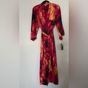 NEW SENSARA Beautiful Vintage Belted Robe